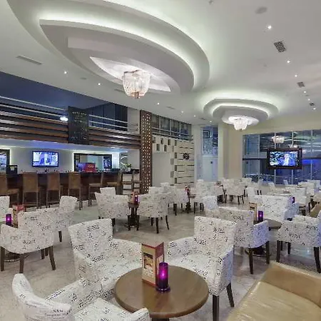 Kleopatra Develi אלאניה